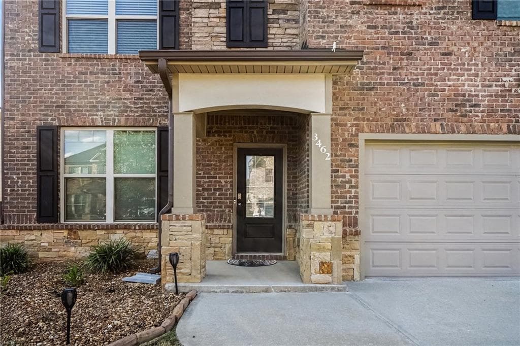 5 bedroom, 3 bathroom, 2,562 sq ft single family residence for sale at 3462 Hawthorn Farm Boulevard, Loganville, GA 30052 — photo 3