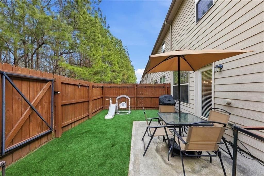 3 bedroom, 3 bathroom, 1,922 sq ft townhouse for rent at 5527 Radford Loop, Fairburn, GA 30213 for $2,600 a month — photo 4
