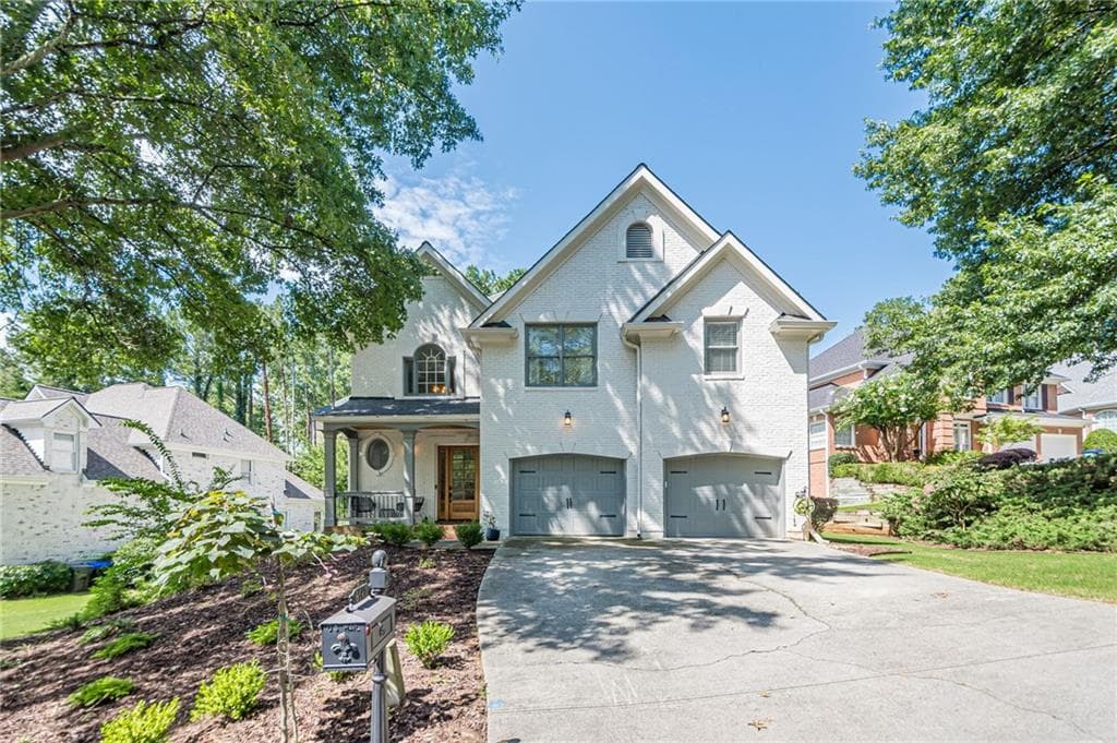 4 bedroom, 4 bathroom, 4,790 sq ft single family residence under contract at 8540 Edwardton Drive, Roswell, GA 30076 — photo 3