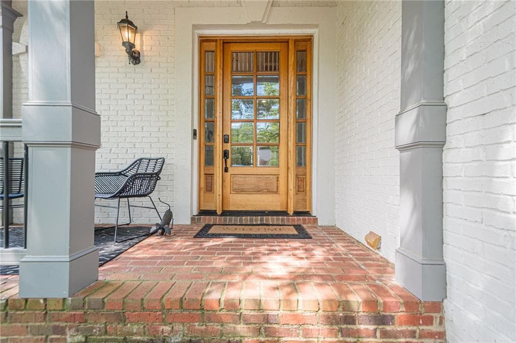 4 bedroom, 4 bathroom, 4,790 sq ft single family residence under contract at 8540 Edwardton Drive, Roswell, GA 30076 — photo 4
