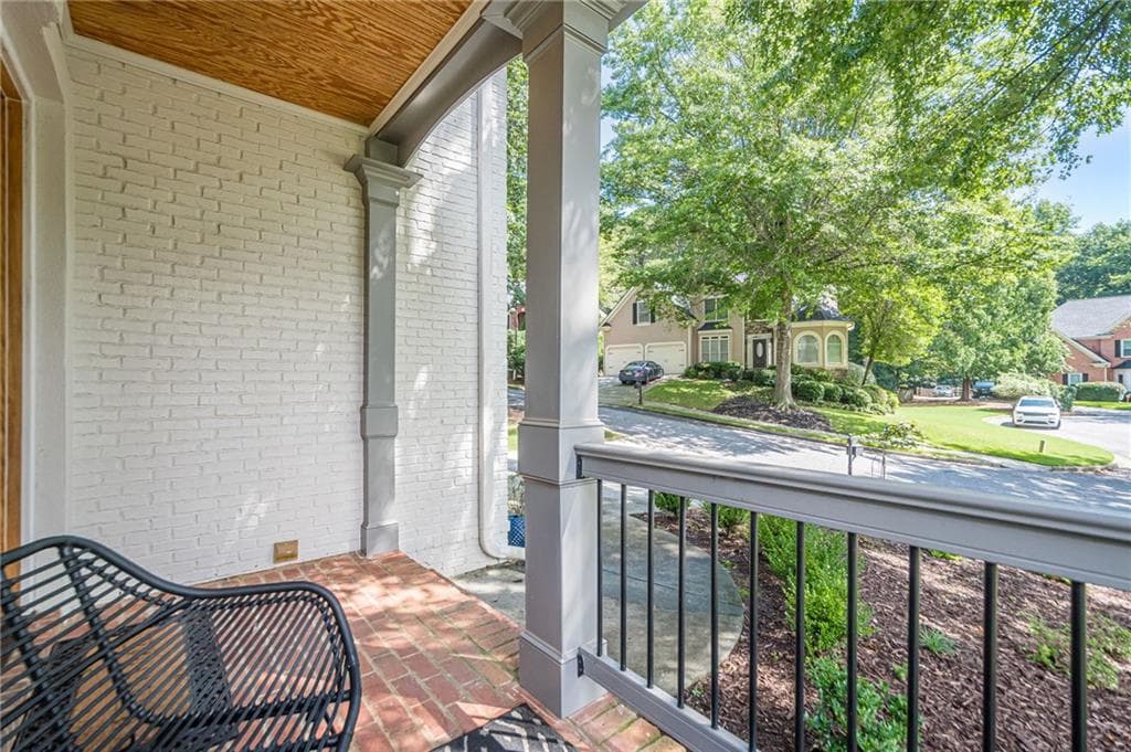 4 bedroom, 4 bathroom, 4,790 sq ft single family residence under contract at 8540 Edwardton Drive, Roswell, GA 30076 — photo 5