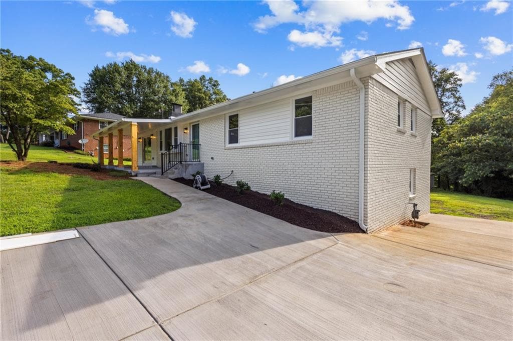 3 bedroom, 2 bathroom, 1,425 sq ft single family residence under contract at 3679 Fred Walker Drive, Smyrna, GA 30082 — photo 2