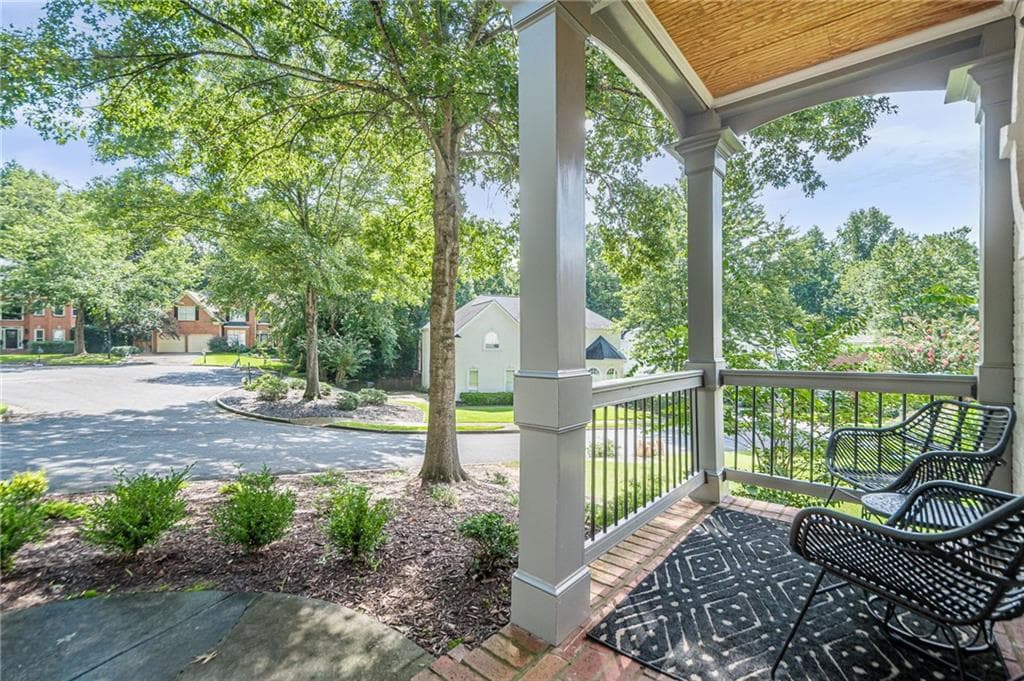 4 bedroom, 4 bathroom, 4,790 sq ft single family residence under contract at 8540 Edwardton Drive, Roswell, GA 30076 — photo 6
