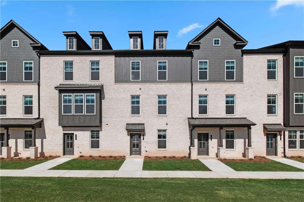 3 bedroom, 4 bathroom, 1,897 sq ft townhouse for sale at 2810 Daybreak Lane, Newnan, GA 30265 — photo 2