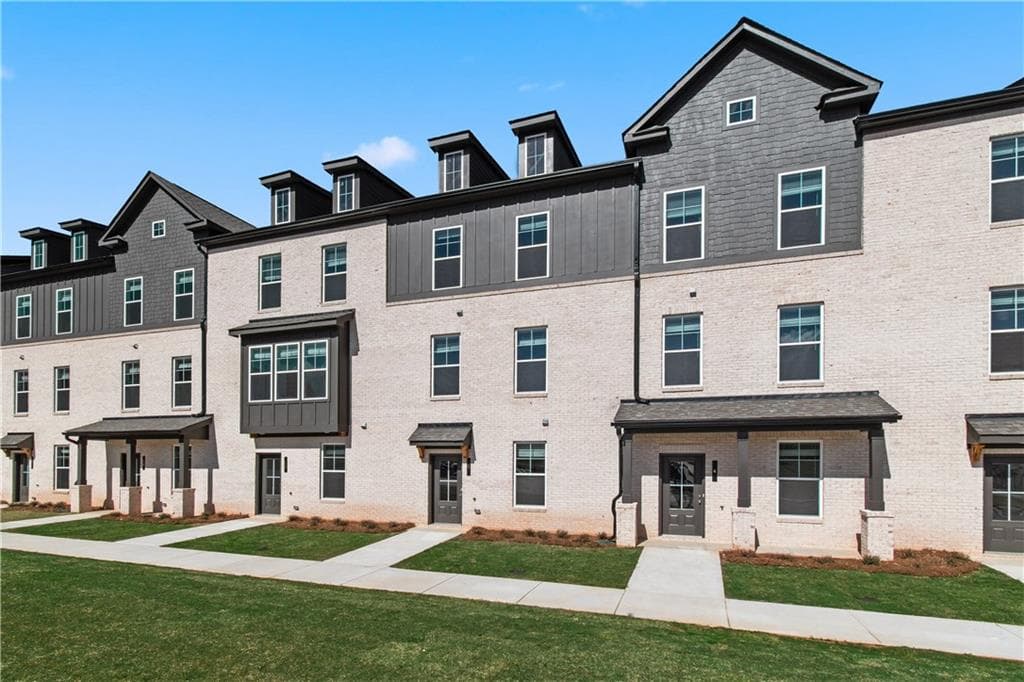 3 bedroom, 4 bathroom, 1,897 sq ft townhouse for sale at 2810 Daybreak Lane, Newnan, GA 30265 — photo 3