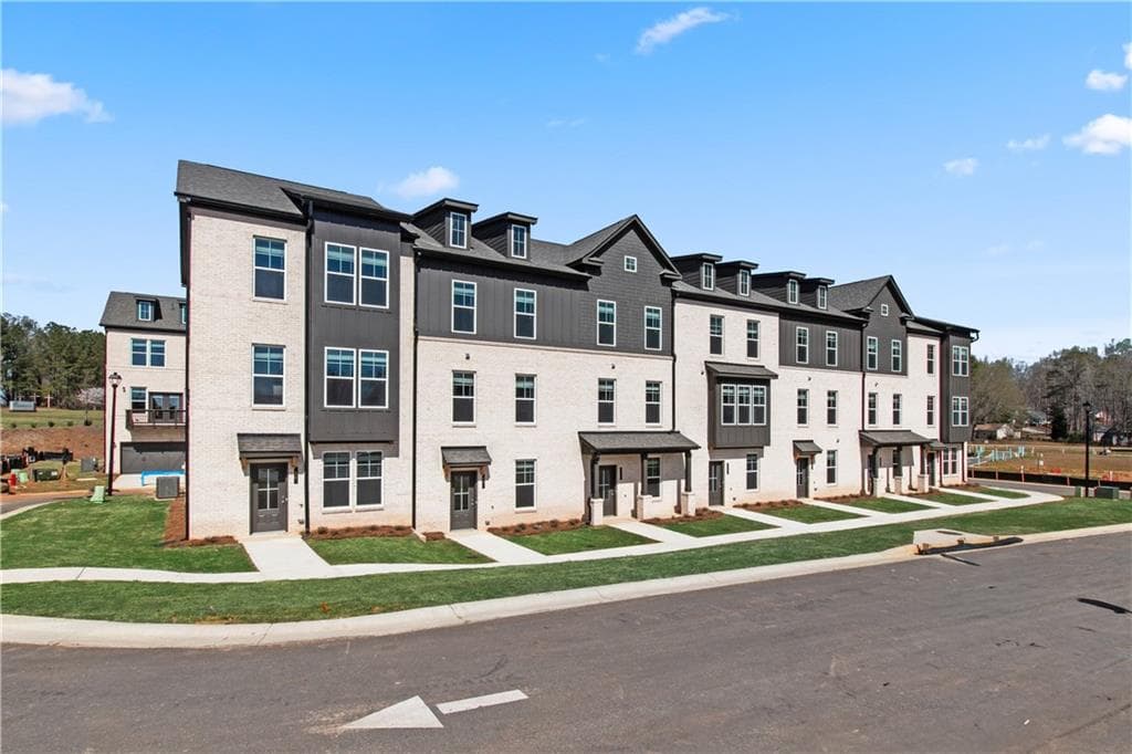 3 bedroom, 4 bathroom, 1,897 sq ft townhouse for sale at 2810 Daybreak Lane, Newnan, GA 30265 — photo 4