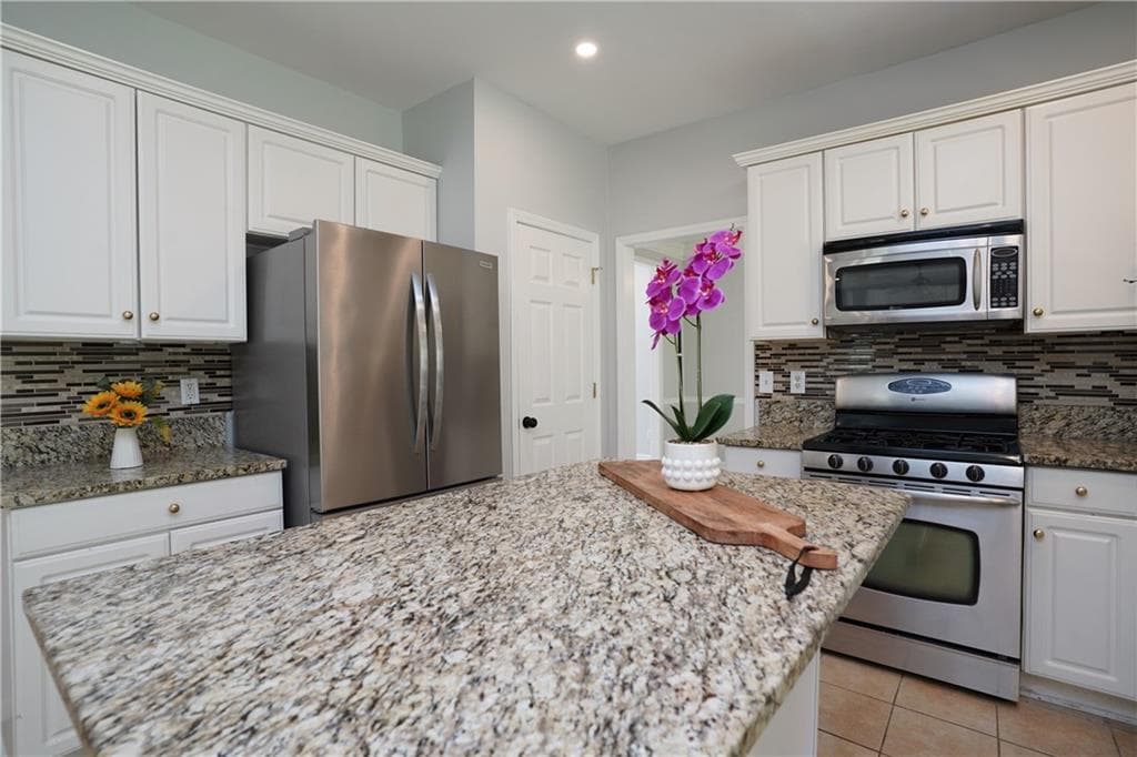 4 bedroom, 3 bathroom, 2,487 sq ft single family residence for sale at 272 Birchmore Walk, Lawrenceville, GA 30044 — photo 4