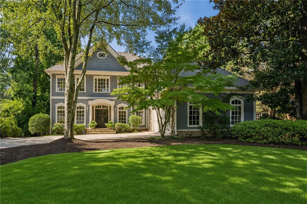6 bedroom, 5 bathroom, 7,269 sq ft single family residence under contract at 2996 Howell Mill Road, Atlanta, GA 30327 — photo 2