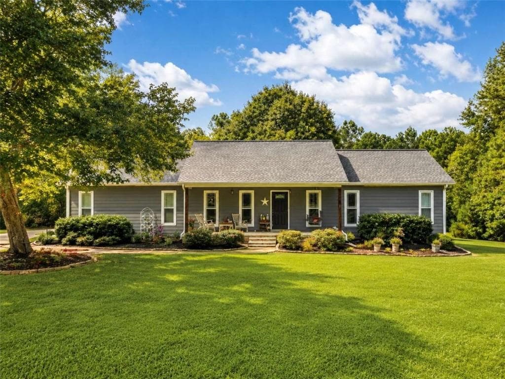 3 bedroom, 2 bathroom, 1,684 sq ft single family residence for sale at 914 Whooping Creek Road, Carrollton, GA 30116 — photo 1 of 23