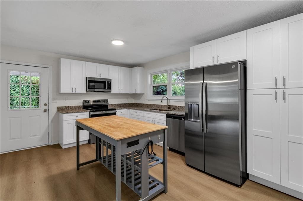 4 bedroom, 2 bathroom, 1,804 sq ft single family residence under contract at 170 Peachtree Court, Riverdale, GA 30274 — photo 9