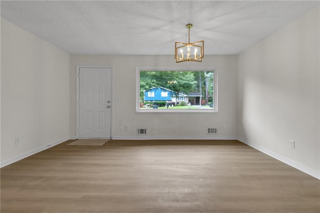 4 bedroom, 2 bathroom, 1,804 sq ft single family residence under contract at 170 Peachtree Court, Riverdale, GA 30274 — photo 8