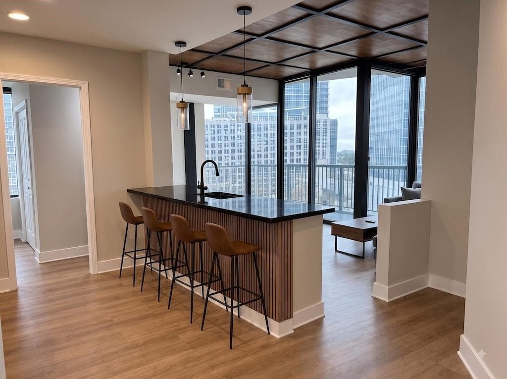 2 bedroom, 2 bathroom, 1,223 sq ft condominium for sale at 3324 PEACHTREE Road 1018, Atlanta, GA 30326 — photo 2