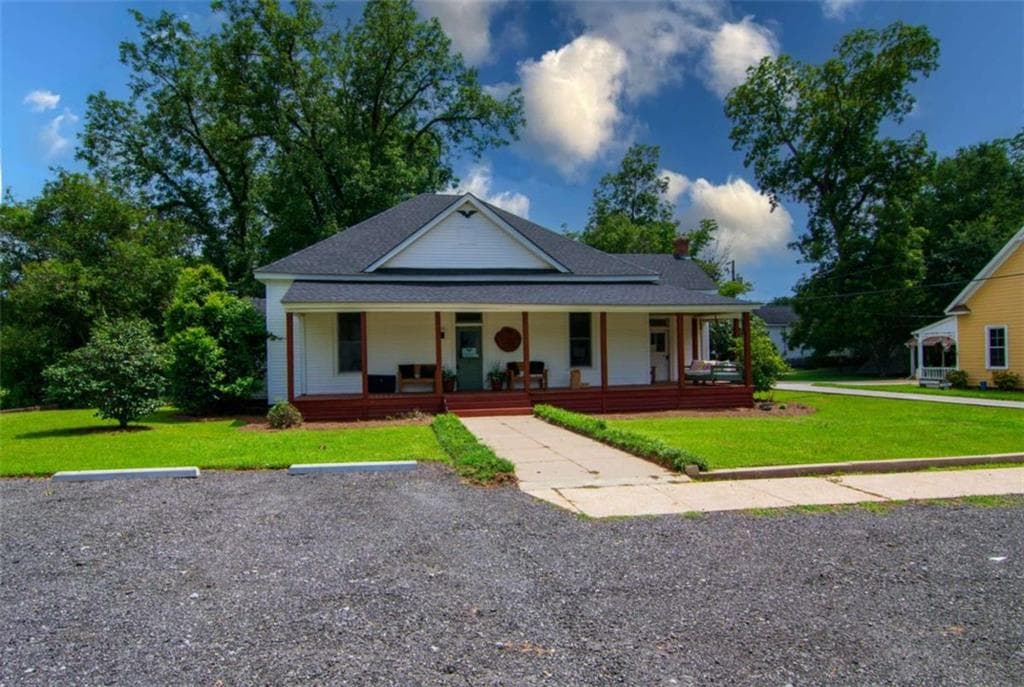 3 bedroom, 3 bathroom, 2,299 sq ft single family residence for sale at 322 Fort Lane, Hamilton, GA 31811