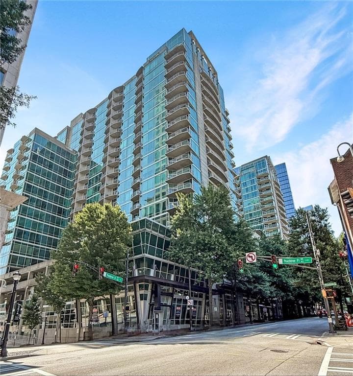 1 bedroom, 1 bathroom, 683 sq ft condominium for rent at 923 Peachtree Street 834, Atlanta, GA 30309 for $2,100 a month — photo 1 of 40