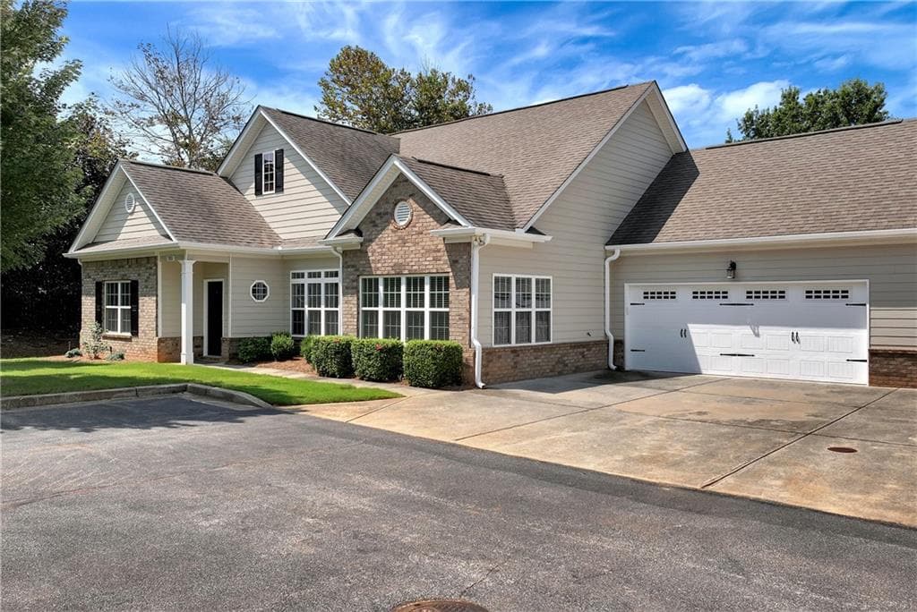 3 bedroom, 2 bathroom, 2,033 sq ft condominium sold at 3601 Canton Road 111, Marietta, GA 30066