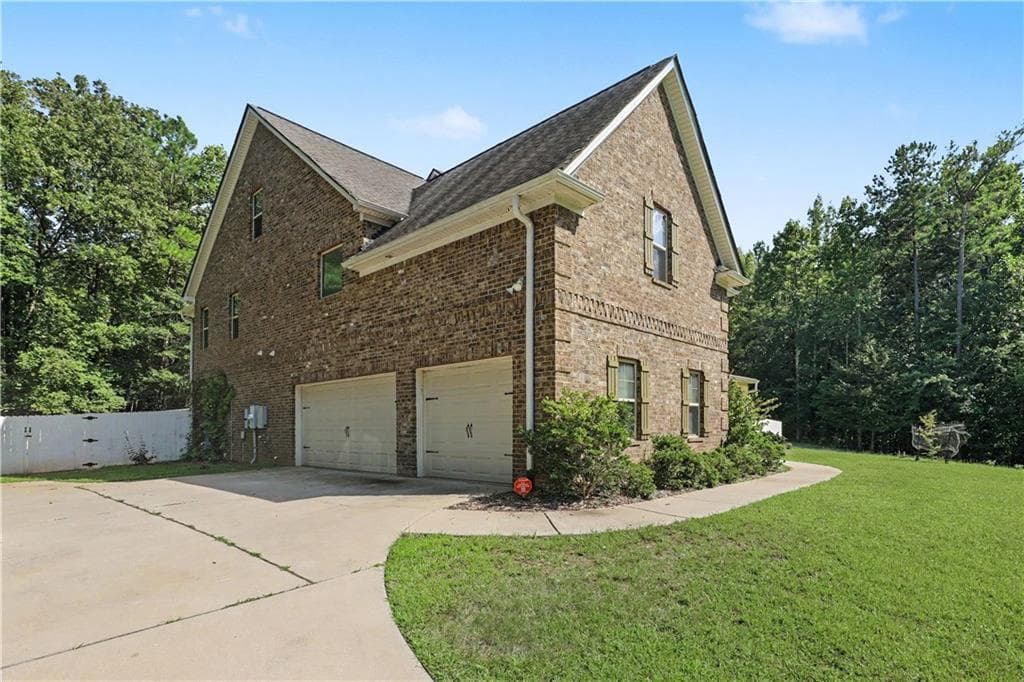 5 bedroom, 6 bathroom, 5,563 sq ft single family residence for sale at 211 Dakotahs Bend, Newnan, GA 30263 — photo 2