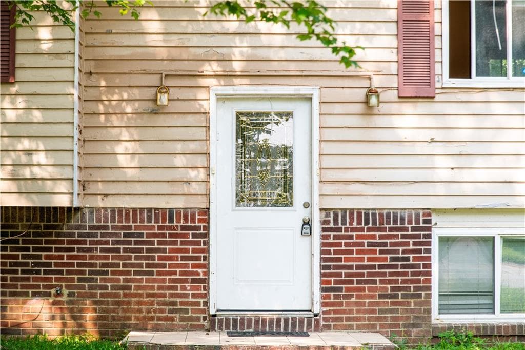 5 bedroom, 2 bathroom, 1,864 sq ft single family residence under contract at 6281 Amherst Drive, Riverdale, GA 30274 — photo 7