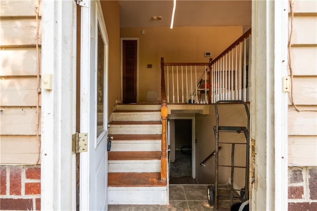 5 bedroom, 2 bathroom, 1,864 sq ft single family residence under contract at 6281 Amherst Drive, Riverdale, GA 30274 — photo 9