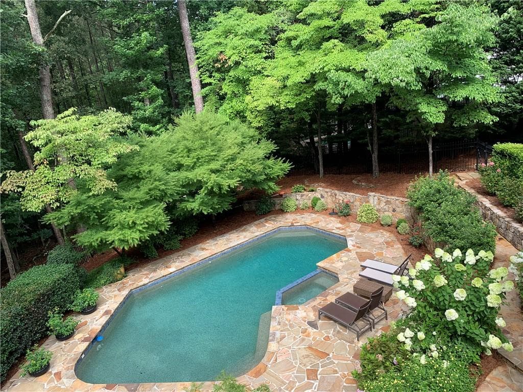 5 bedroom, 6 bathroom, 5,960 sq ft single family residence under contract at 950 Tiverton Lane, Johns Creek, GA 30022 — photo 2