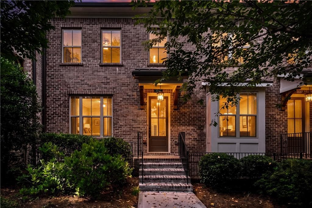 3 bedroom, 4 bathroom, 2,074 sq ft townhouse for sale at 3647 Atherton Park Court, Suwanee, GA 30024 — photo 2