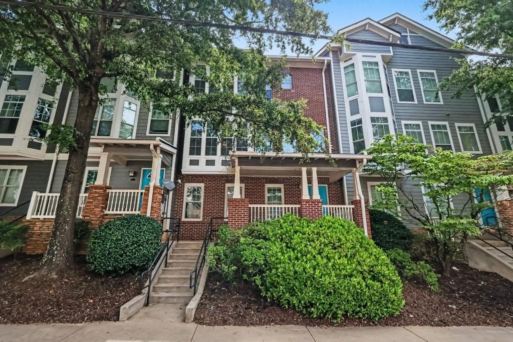2 bedroom, 3 bathroom, 1,606 sq ft townhouse under contract at 1104 Park Row South, Atlanta, GA 30312