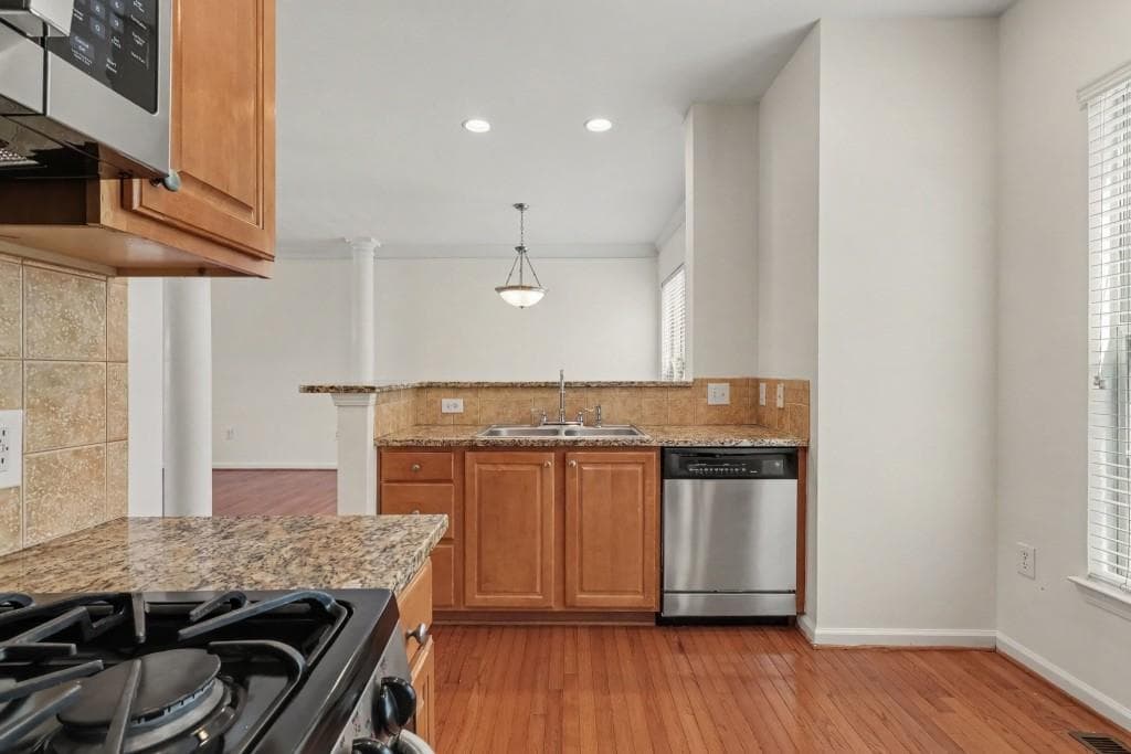 2 bedroom, 3 bathroom, 1,606 sq ft townhouse under contract at 1104 Park Row South, Atlanta, GA 30312 — photo 3