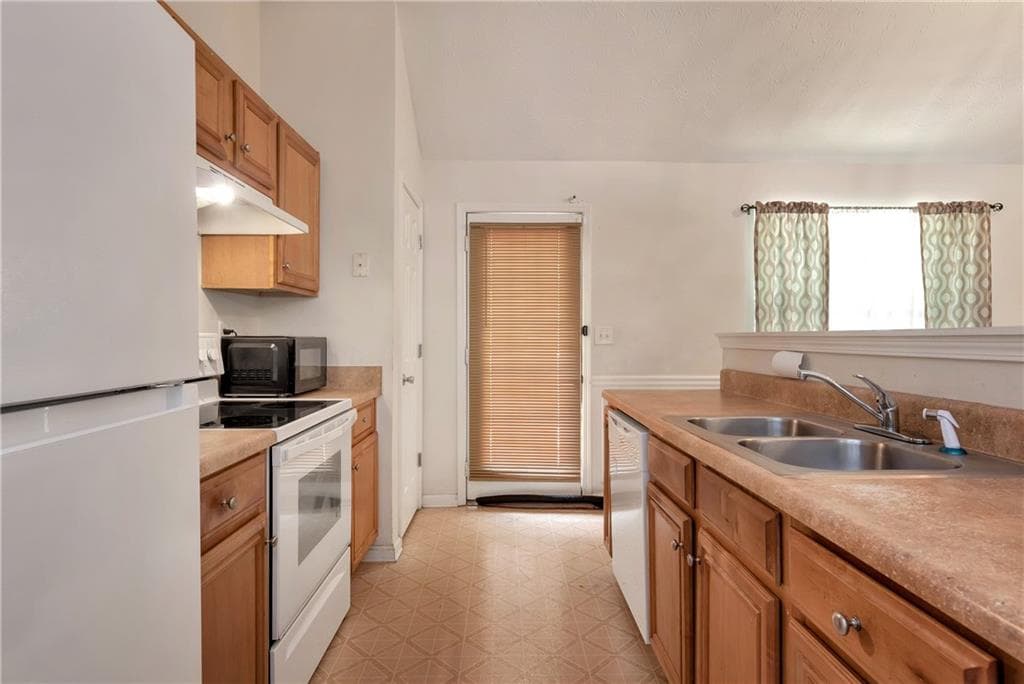 4 bedroom, 3 bathroom, 1,777 sq ft single family residence for sale at 317 Tap Root Lane, College Park, GA 30349 — photo 10
