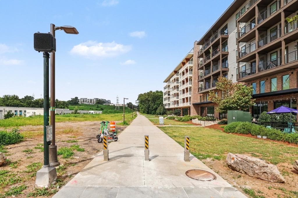 2 bedroom, 3 bathroom, 1,606 sq ft townhouse under contract at 1104 Park Row South, Atlanta, GA 30312 — photo 6