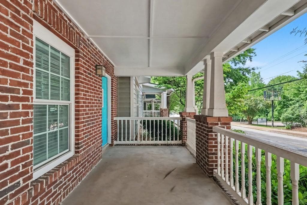 2 bedroom, 3 bathroom, 1,606 sq ft townhouse under contract at 1104 Park Row South, Atlanta, GA 30312 — photo 9