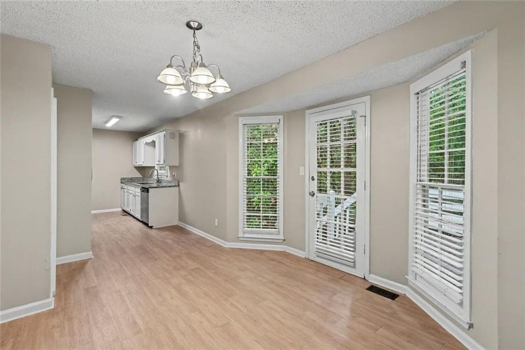 3 bedroom, 2 bathroom, 1,372 sq ft single family residence for sale at 72 Amber Way, Dallas, GA 30157 — photo 3