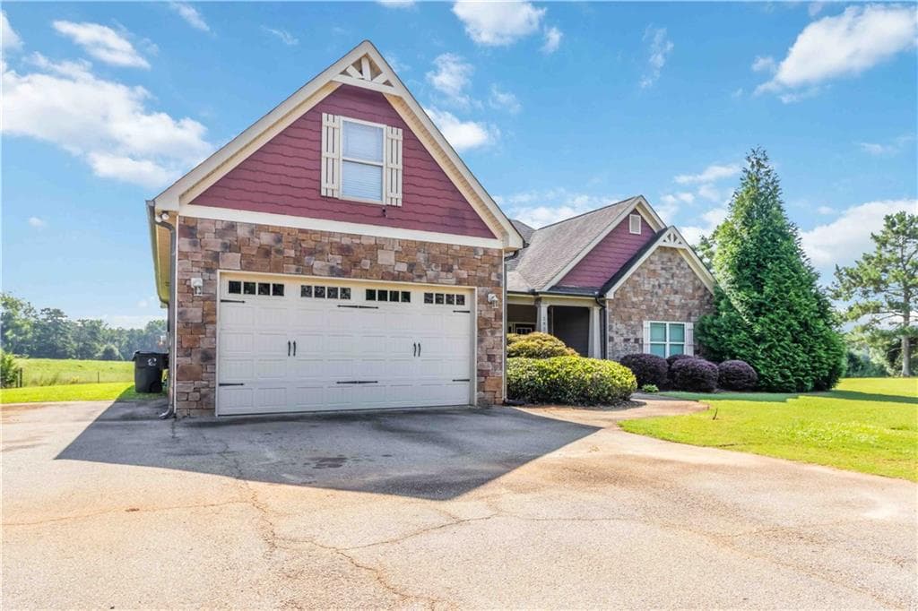 4 bedroom, 2 bathroom, 2,248 sq ft single family residence for sale at 2825 S Ola Road, Locust Grove, GA 30248 — photo 2
