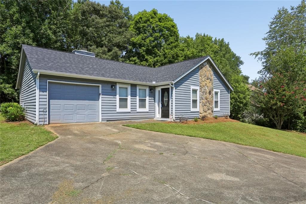 3 bedroom, 2 bathroom, 1,351 sq ft single family residence for sale at 1050 Chapman Circle, Stone Mountain, GA 30088 — photo 2