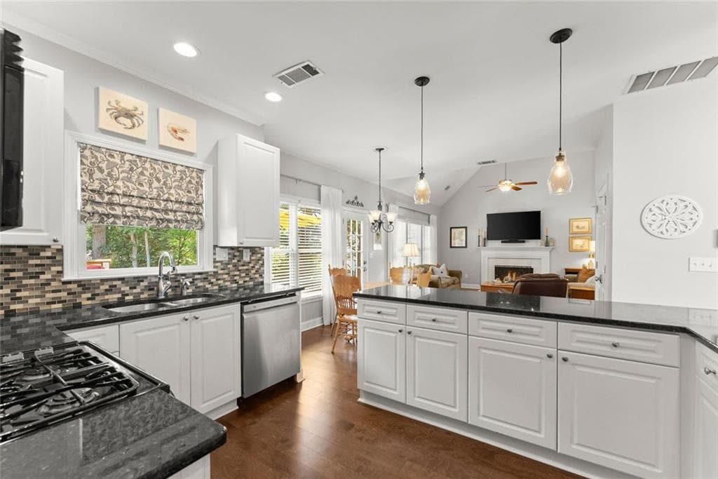 4 bedroom, 3 bathroom, 2,365 sq ft single family residence under contract at 1475 Chadwick Ridge Court, Lawrenceville, GA 30043 — photo 2