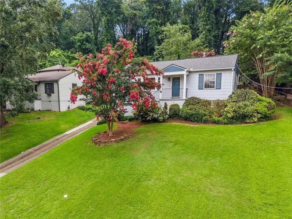 3 bedroom, 2 bathroom, 1,296 sq ft single family residence under contract at 2012 Shalimar Drive, Atlanta, GA 30345 — photo 2