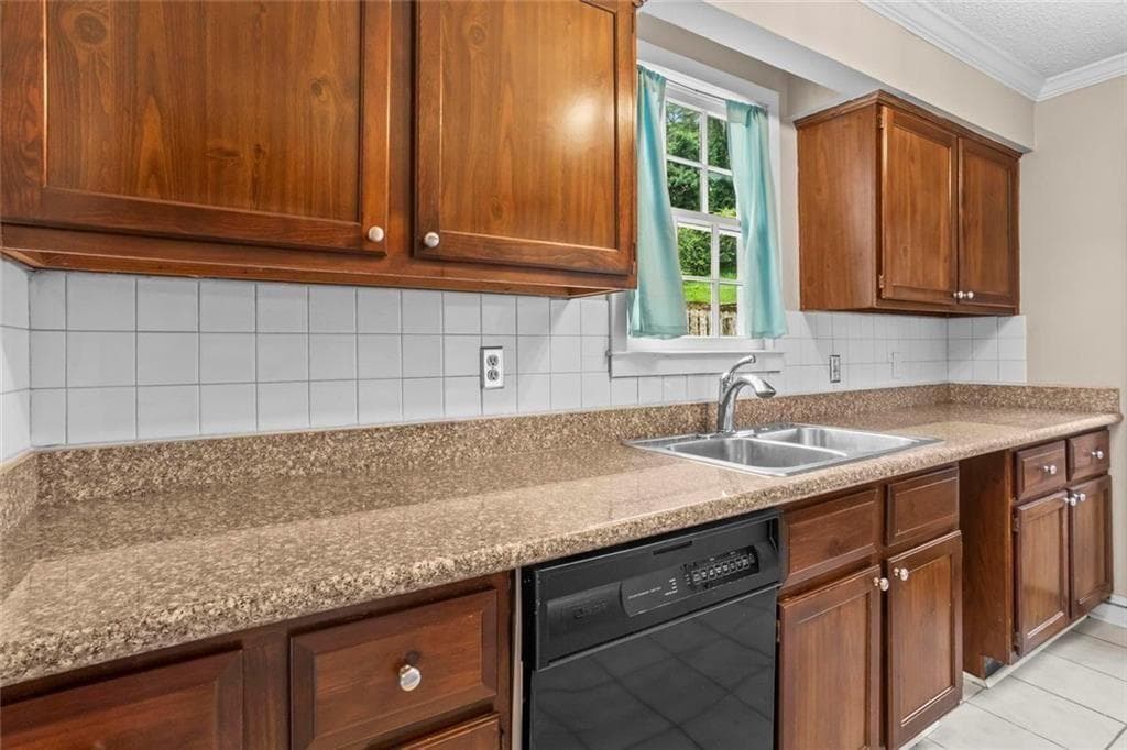 3 bedroom, 2 bathroom, 1,296 sq ft single family residence under contract at 2012 Shalimar Drive, Atlanta, GA 30345 — photo 9