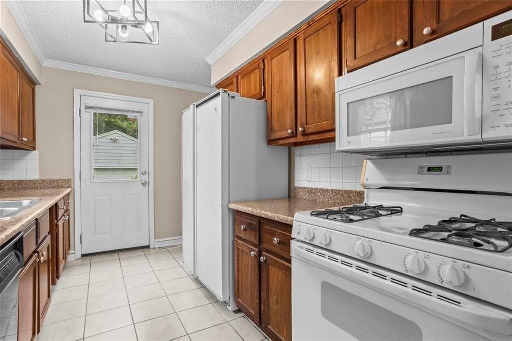 3 bedroom, 2 bathroom, 1,296 sq ft single family residence under contract at 2012 Shalimar Drive, Atlanta, GA 30345 — photo 10