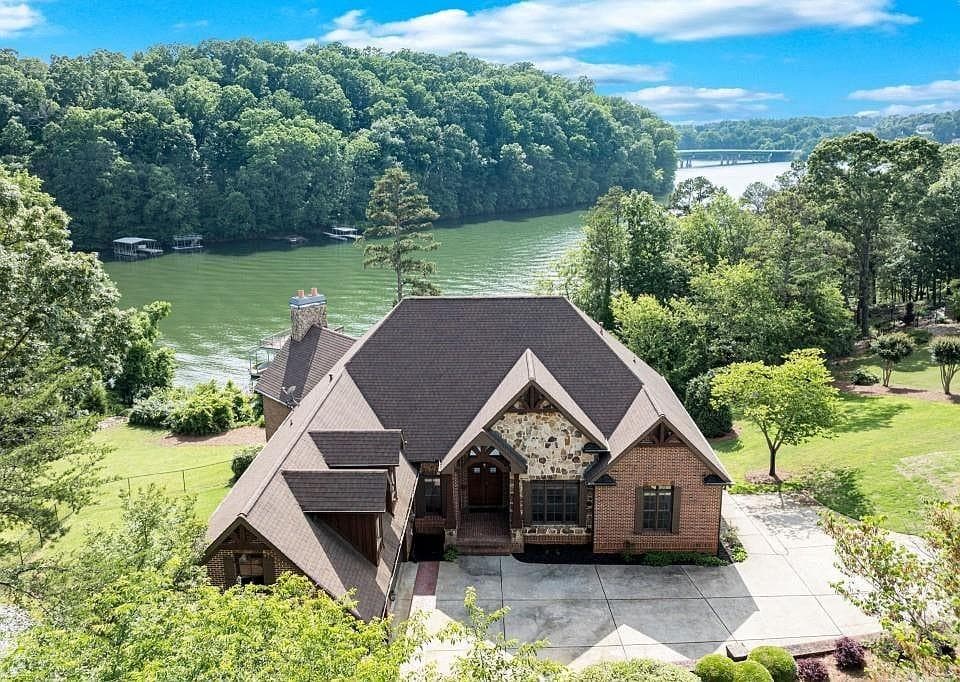 6 bedroom, 6 bathroom, 5,728 sq ft single family residence for sale at 2255 Boy Scout Camp Road, Gainesville, GA 30501 — photo 3