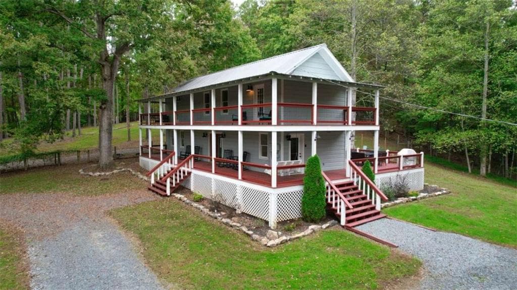 3 bedroom, 3 bathroom, 1,920 sq ft single family residence for sale at 237 Chestnut Gap Road, Blue Ridge, GA 30513 — photo 1 of 60