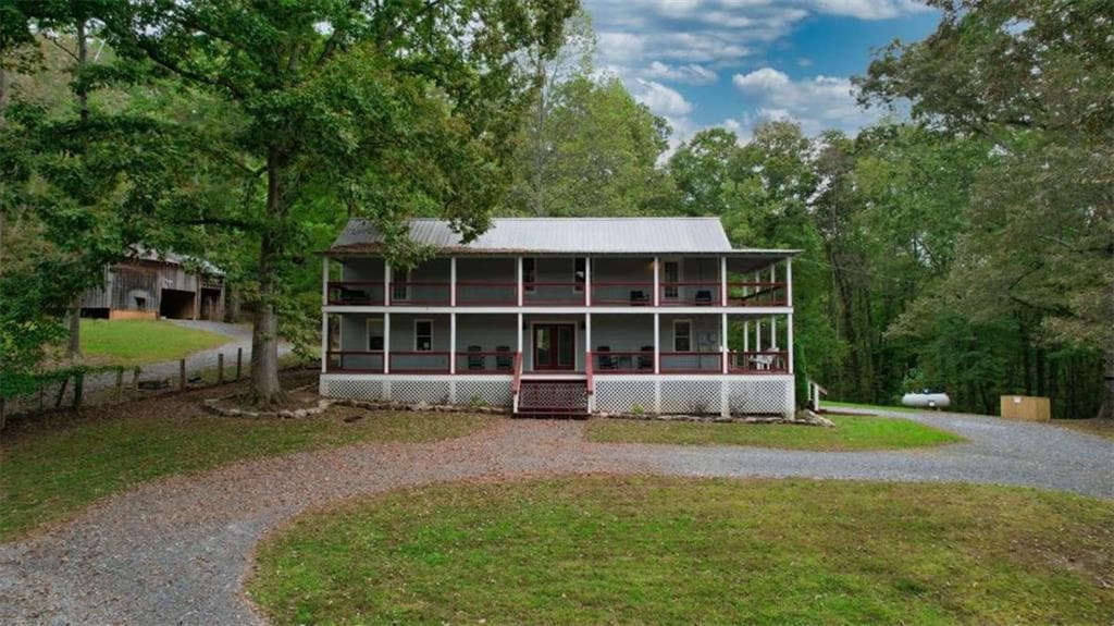 3 bedroom, 3 bathroom, 1,920 sq ft single family residence for sale at 237 Chestnut Gap Road, Blue Ridge, GA 30513 — photo 3