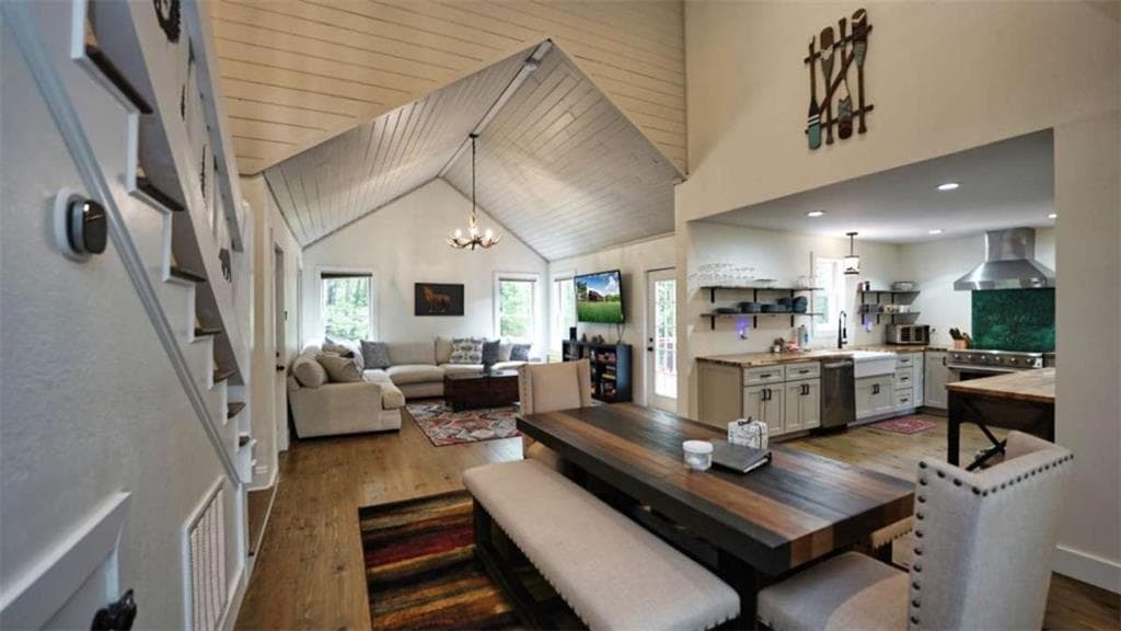 3 bedroom, 3 bathroom, 1,920 sq ft single family residence for sale at 237 Chestnut Gap Road, Blue Ridge, GA 30513 — photo 6