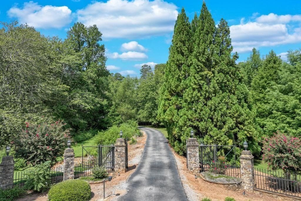 6 bedroom, 7 bathroom, 6,600 sq ft single family residence for sale at 6303 Ben Parks Road, Murrayville, GA 30564 — photo 2