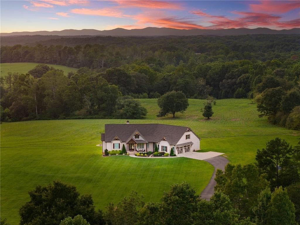 4 bedroom, 5 bathroom, 5,014 sq ft single family residence under contract at 5760 Kanaday Road, Murrayville, GA 30564 — photo 4