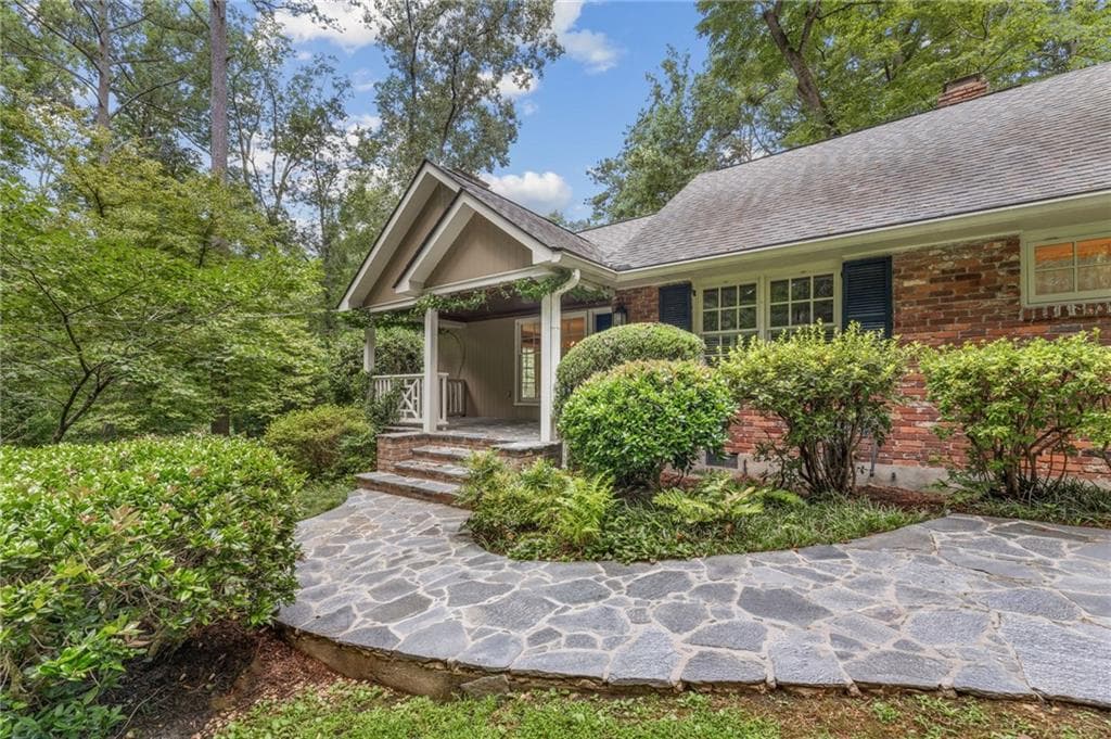 5 bedroom, 5 bathroom, 5,757 sq ft single family residence for sale at 1037 Davis Drive, Sandy Springs, GA 30327 — photo 2