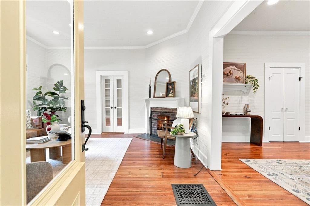 2 bedroom, 1 bathroom, 1,368 sq ft single family residence under contract at 1978 Butler Way, Atlanta, GA 30318 — photo 3