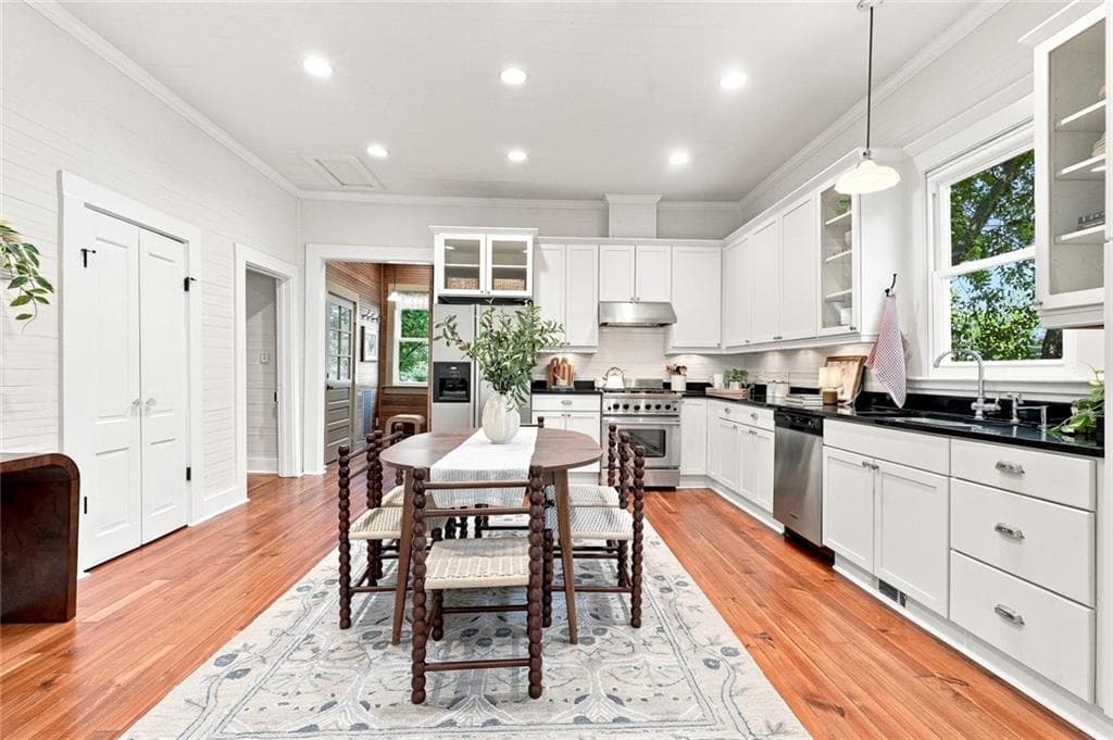 2 bedroom, 1 bathroom, 1,368 sq ft single family residence under contract at 1978 Butler Way, Atlanta, GA 30318 — photo 7