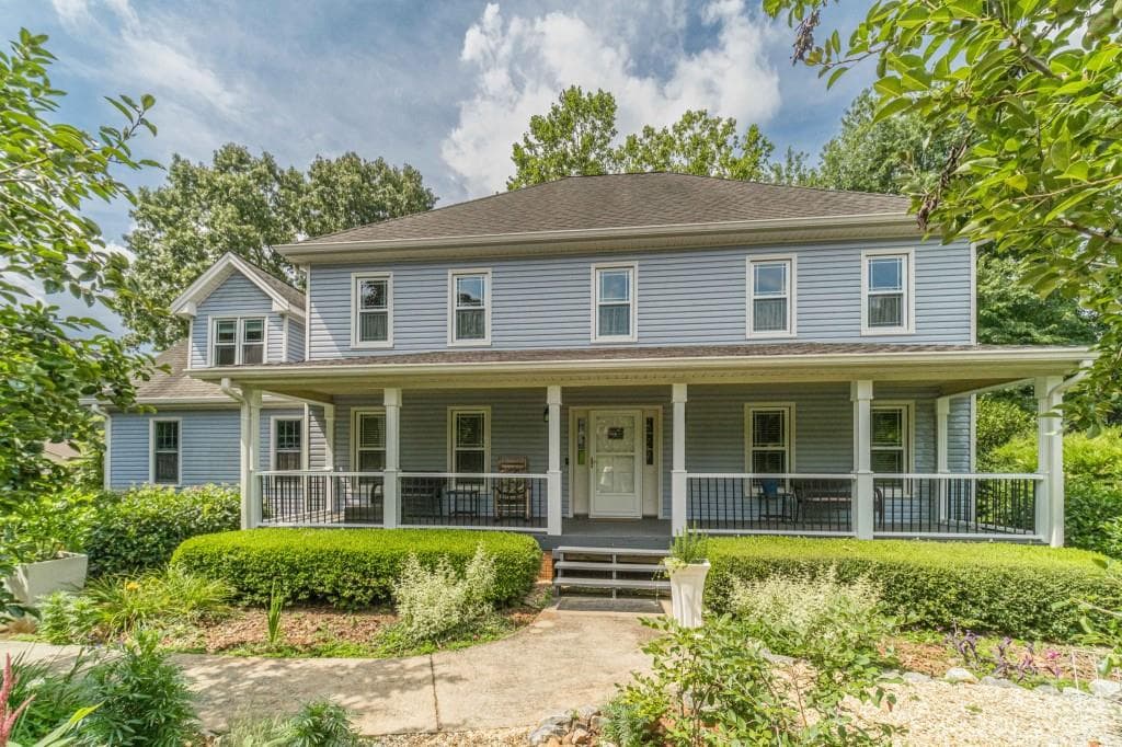 4 bedroom, 3 bathroom, 2,890 sq ft single family residence for sale at 1875 Oak Road, Snellville, GA 30078 — photo 1 of 54