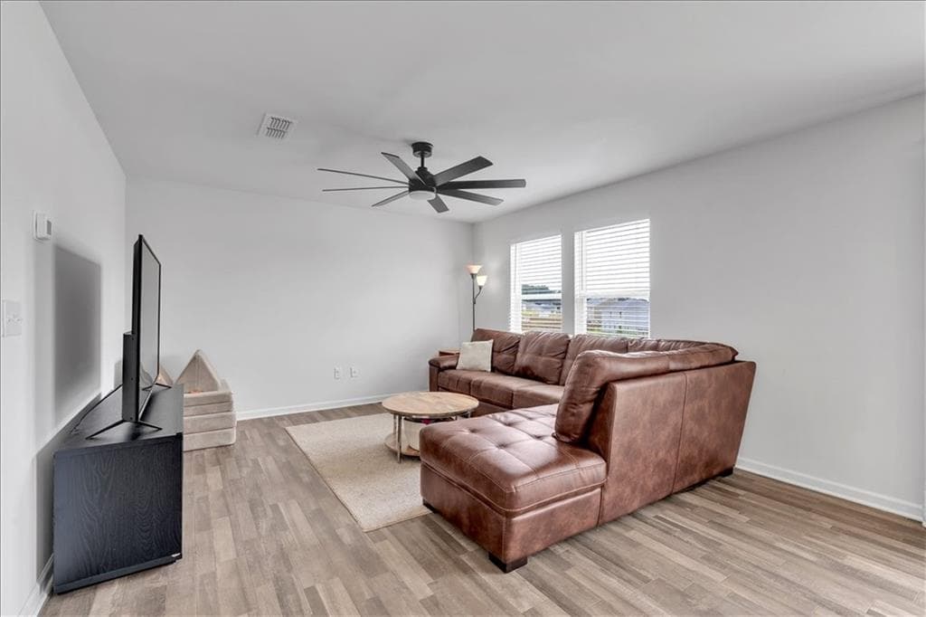 4 bedroom, 3 bathroom, 2,192 sq ft single family residence for sale at 600 Tudor Street, Kingston, GA 30145 — photo 5
