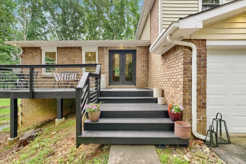 3 bedroom, 3 bathroom, 2,953 sq ft single family residence for sale at 118 Glenell Drive, Woodstock, GA 30189