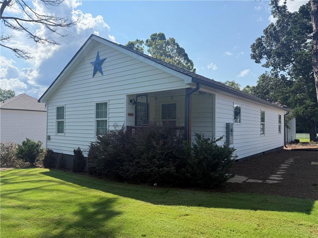 3 bedroom, 2 bathroom, 1,386 sq ft single family residence for rent at 5915 Maiden Lane, Lula, GA 30554 for $1,850 a month — photo 1 of 9