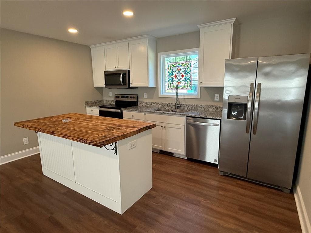 3 bedroom, 2 bathroom, 1,386 sq ft single family residence for rent at 5915 Maiden Lane, Lula, GA 30554 for $1,850 a month — photo 3